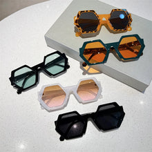 Load image into Gallery viewer, Vintage style Sunglasses