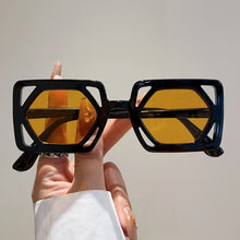 Load image into Gallery viewer, Vintage Brand Design Sunglass
