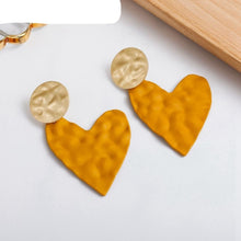 Load image into Gallery viewer, Laura Heart Earrings
